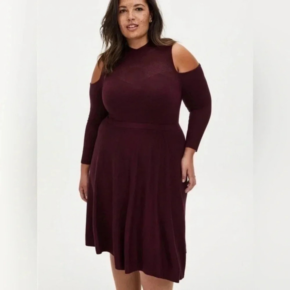 TORRID NWT Burgundy Cold‎ Shoulder Mock Neck Knit Sweater Dress Size Large - Picture 1 of 8